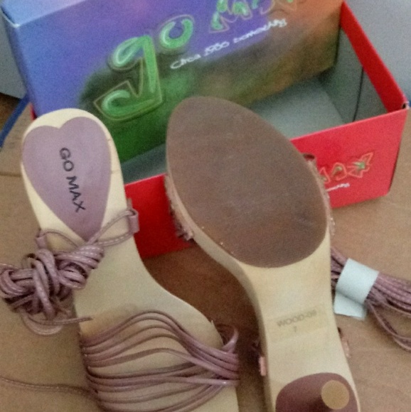 Size 7 Go Max heels - Picture 3 of 4